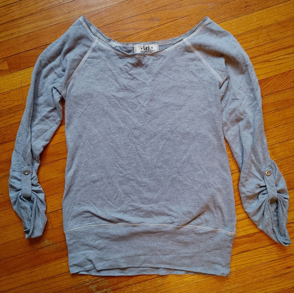 Scoop neck grey long sleeve shirt